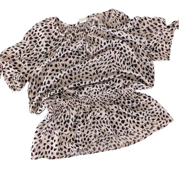 H&M Women's Sz 4 Peplum Short Tie Sleeve Round Keyhole Neck Animal Geo Print Top - Picture 1 of 6